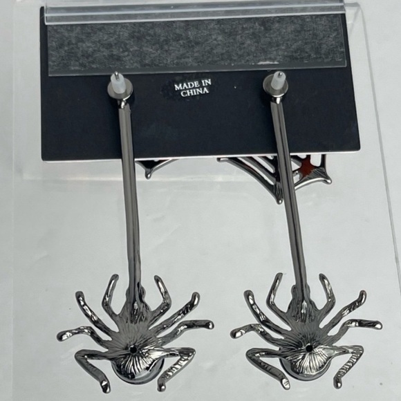 NWT ⚜️🕷️⚜️ bella jack Festive Gunmetal & CZ Spider & Web Front Back Earrings - Picture 5 of 5